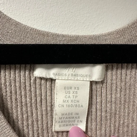 🩵H&M - Ribbed Knit Tank - Picture 2 of 3